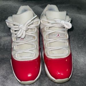 Jordan Cherry 11 low Size 8.5